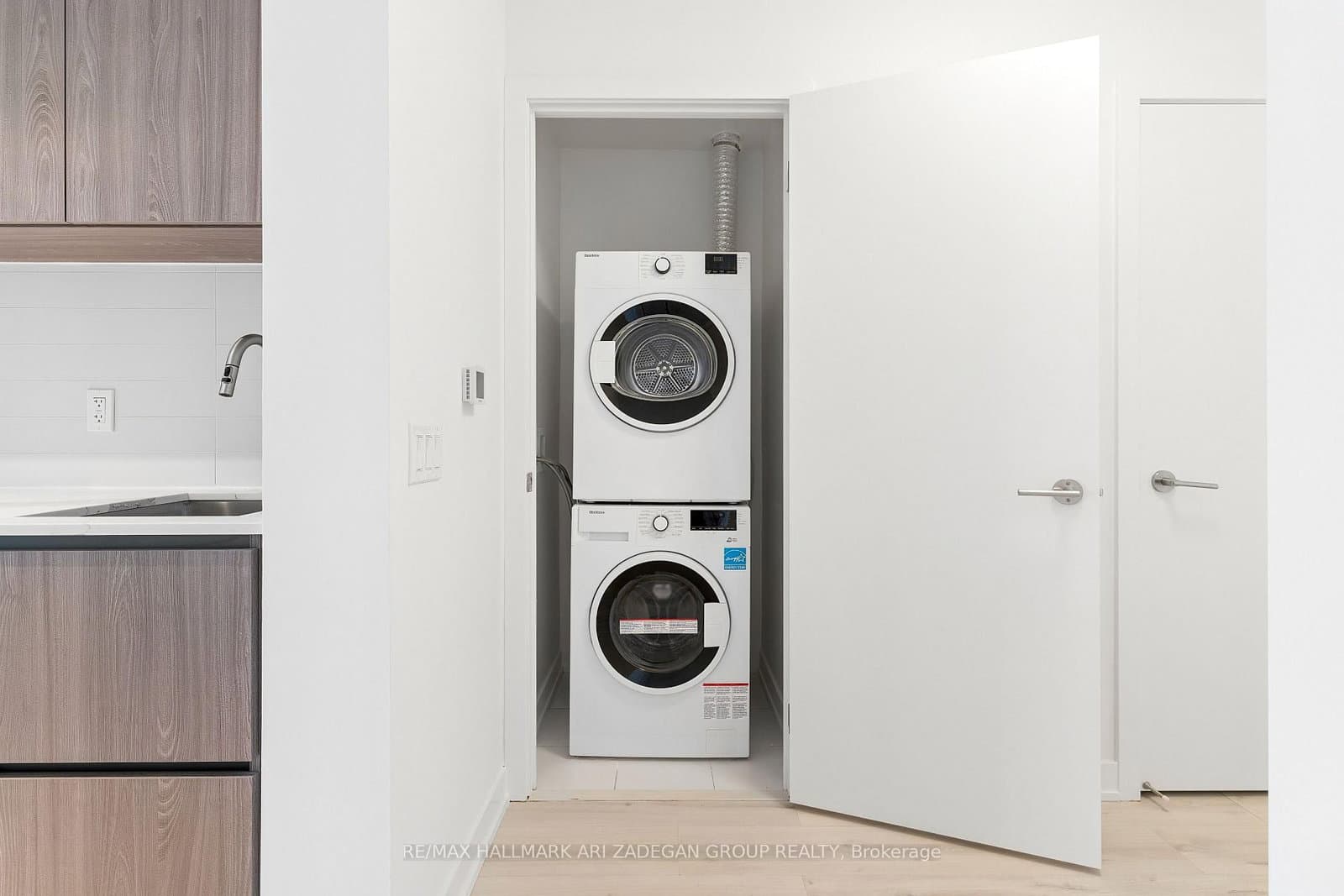 110 Broadway Avenue, Unit 2102 thumbnail 4