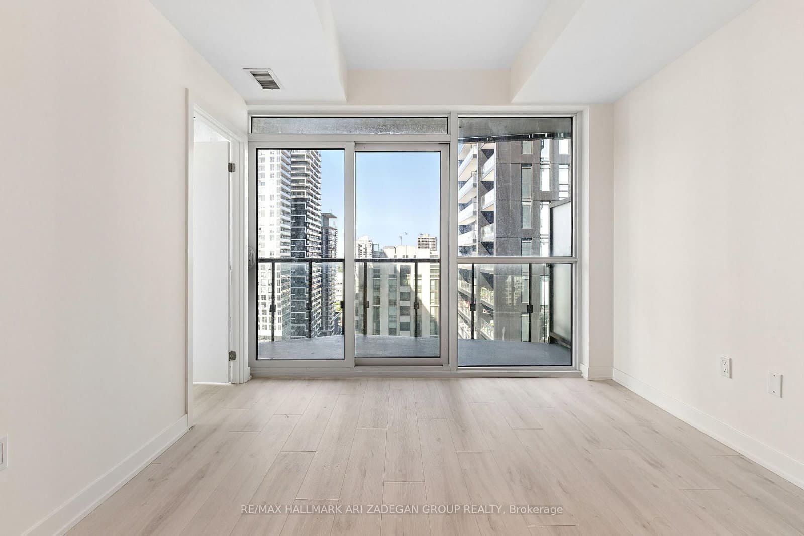 110 Broadway Avenue, Unit 2102 thumbnail 9
