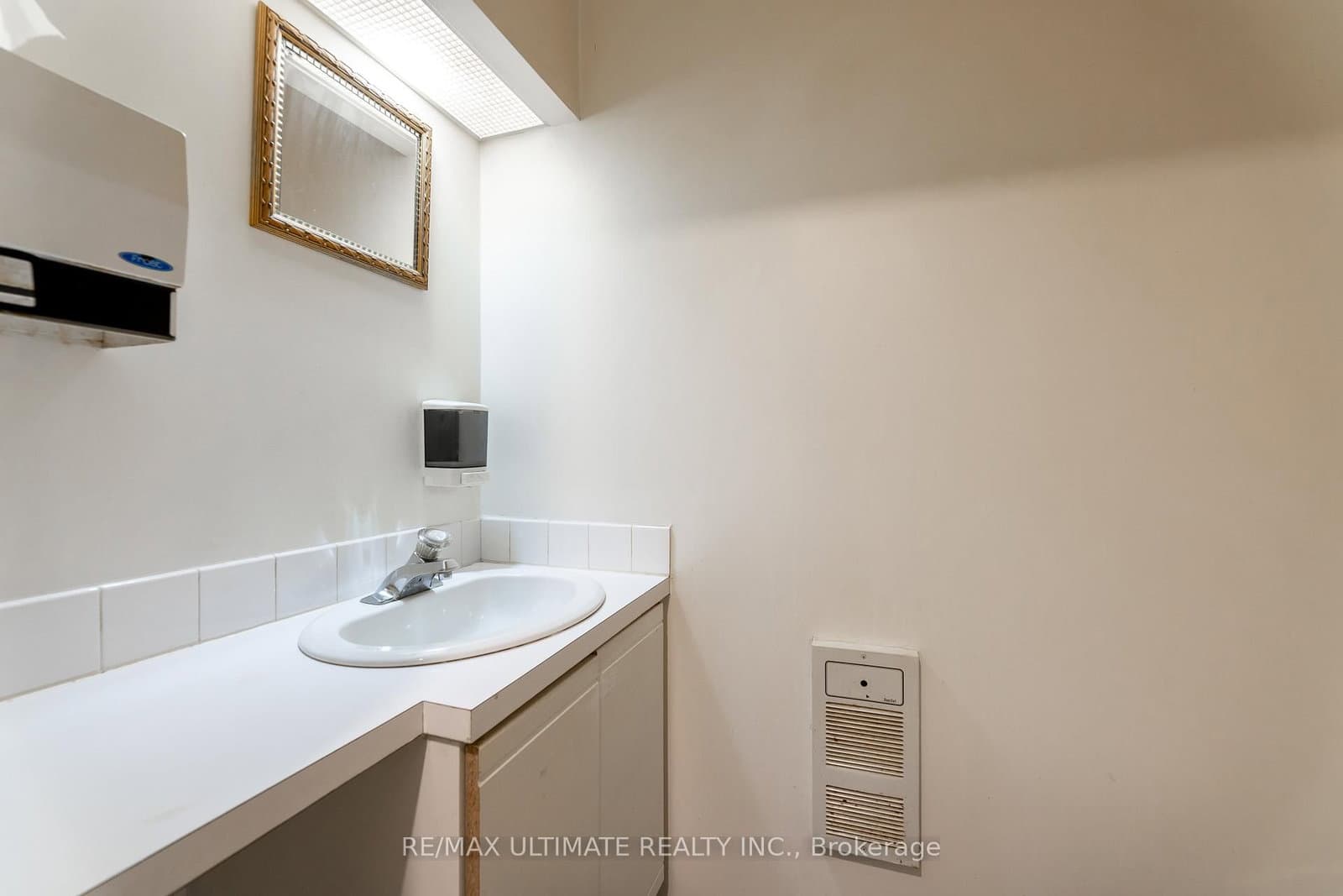 1164 QUEEN Street W thumbnail 19