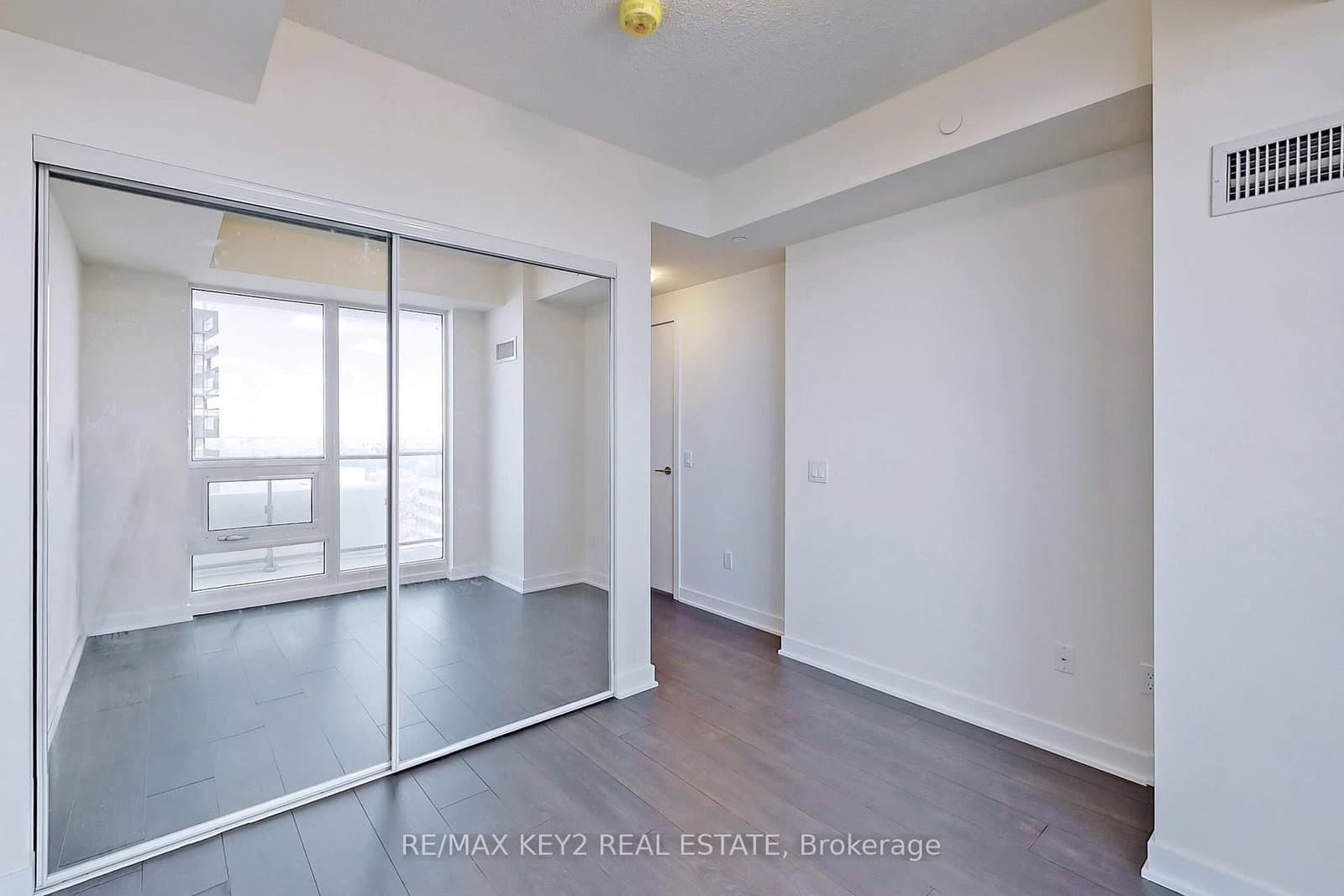 2221 Yonge Street, Unit 4210 thumbnail 10