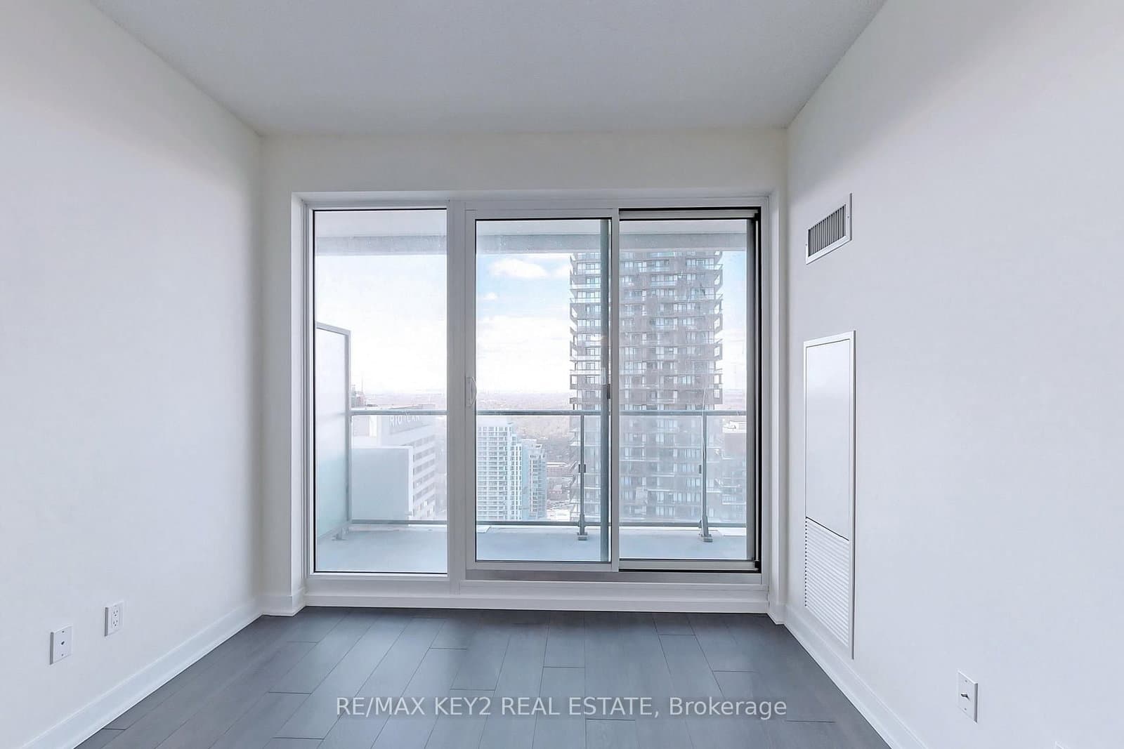 2221 Yonge Street, Unit 4210 thumbnail 2