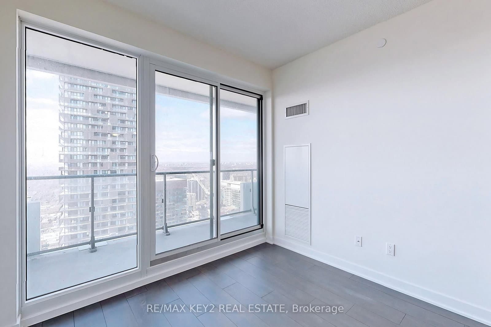 2221 Yonge Street, Unit 4210 thumbnail 8