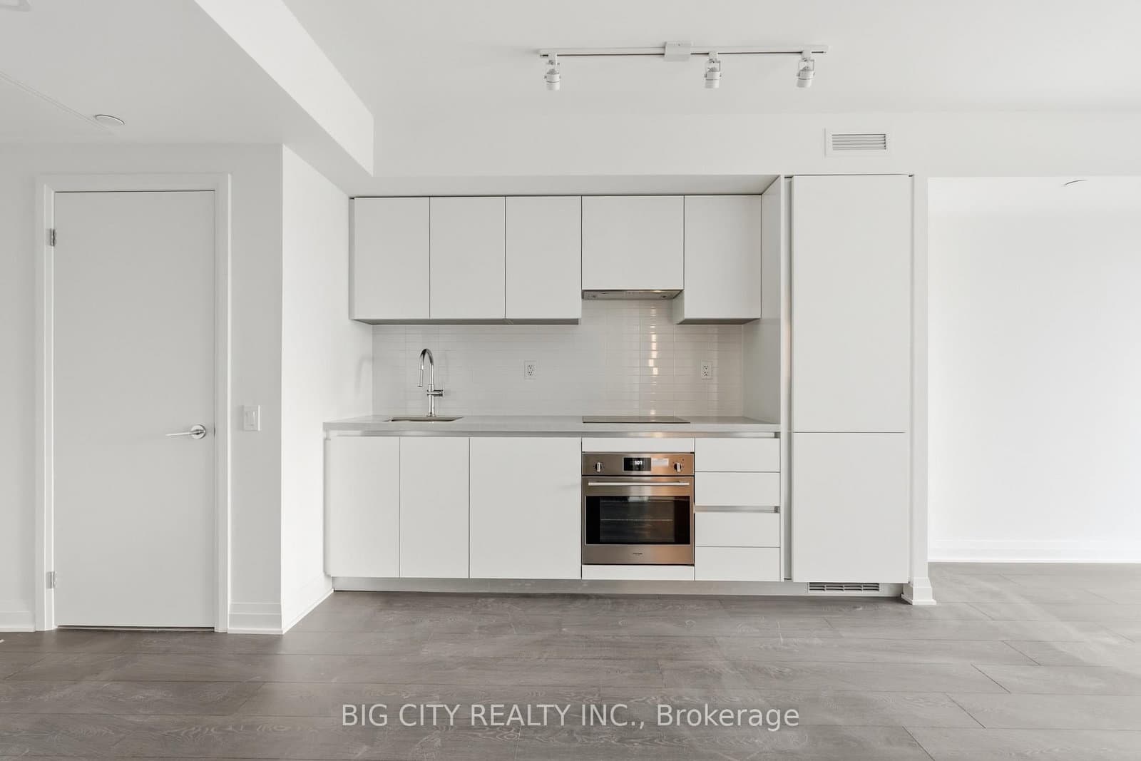 25 Frederick Todd Way, Unit 809 thumbnail 2