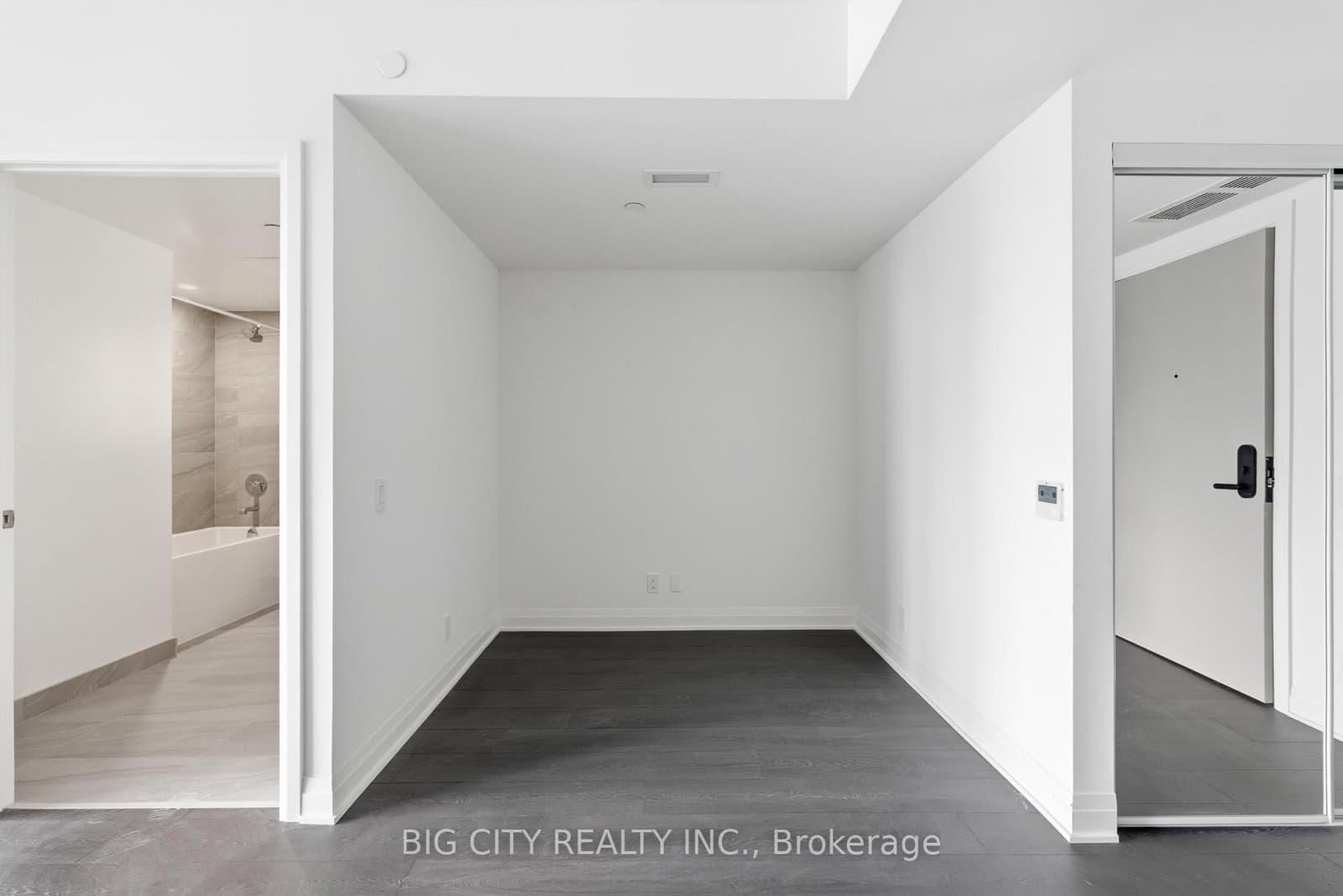 25 Frederick Todd Way, Unit 809 thumbnail 4