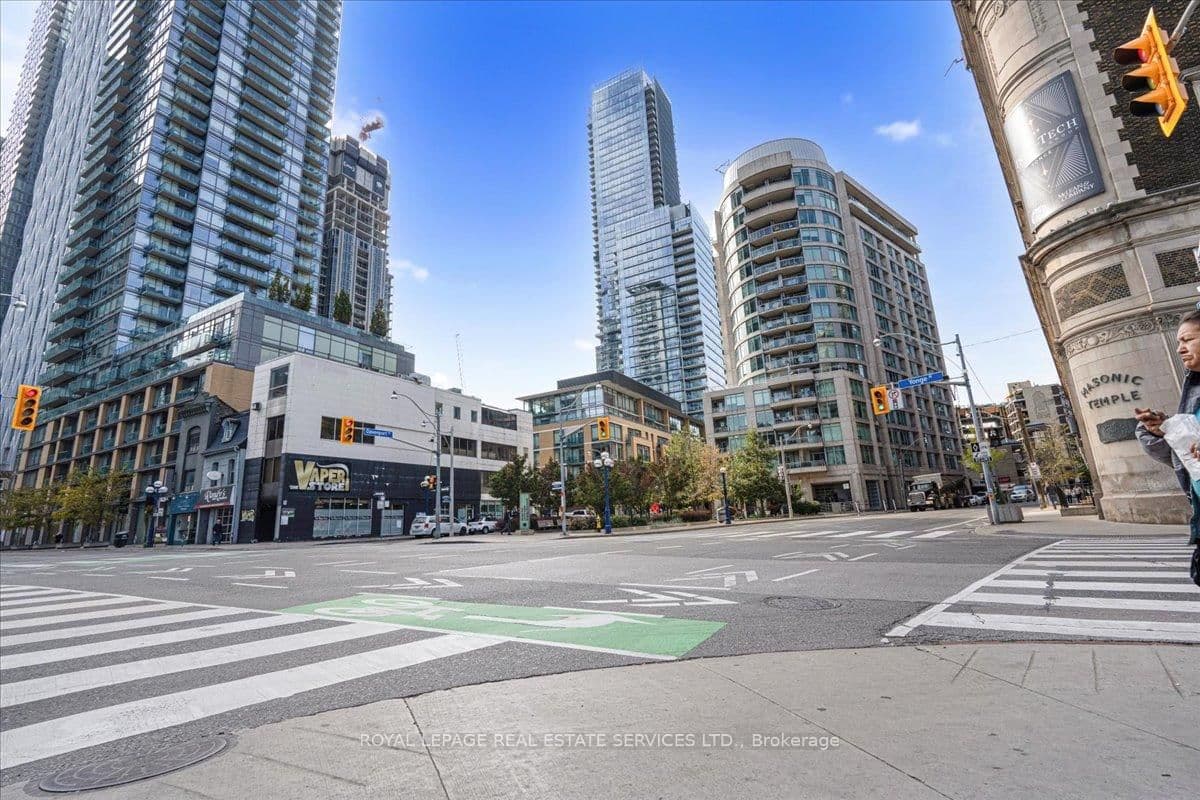 914 Yonge Street, Unit 1214 thumbnail 17