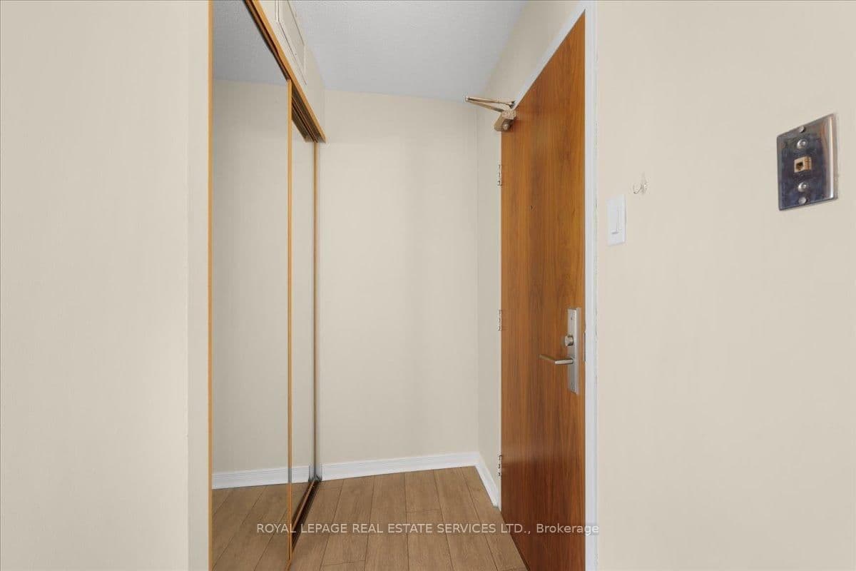 914 Yonge Street, Unit 1214 thumbnail 4