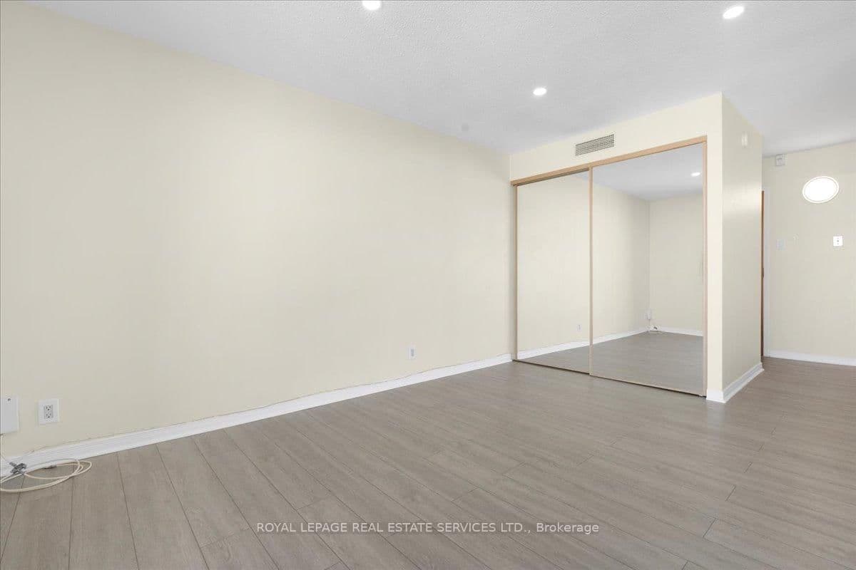914 Yonge Street, Unit 1214 thumbnail 5
