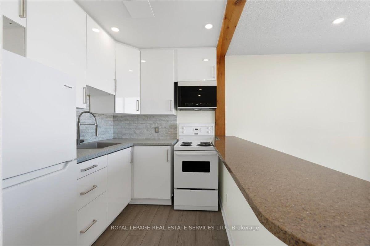 914 Yonge Street, Unit 1214 thumbnail 9