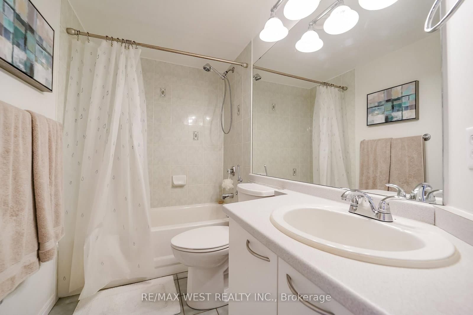 108 Finch Avenue W, Unit D11 thumbnail 5
