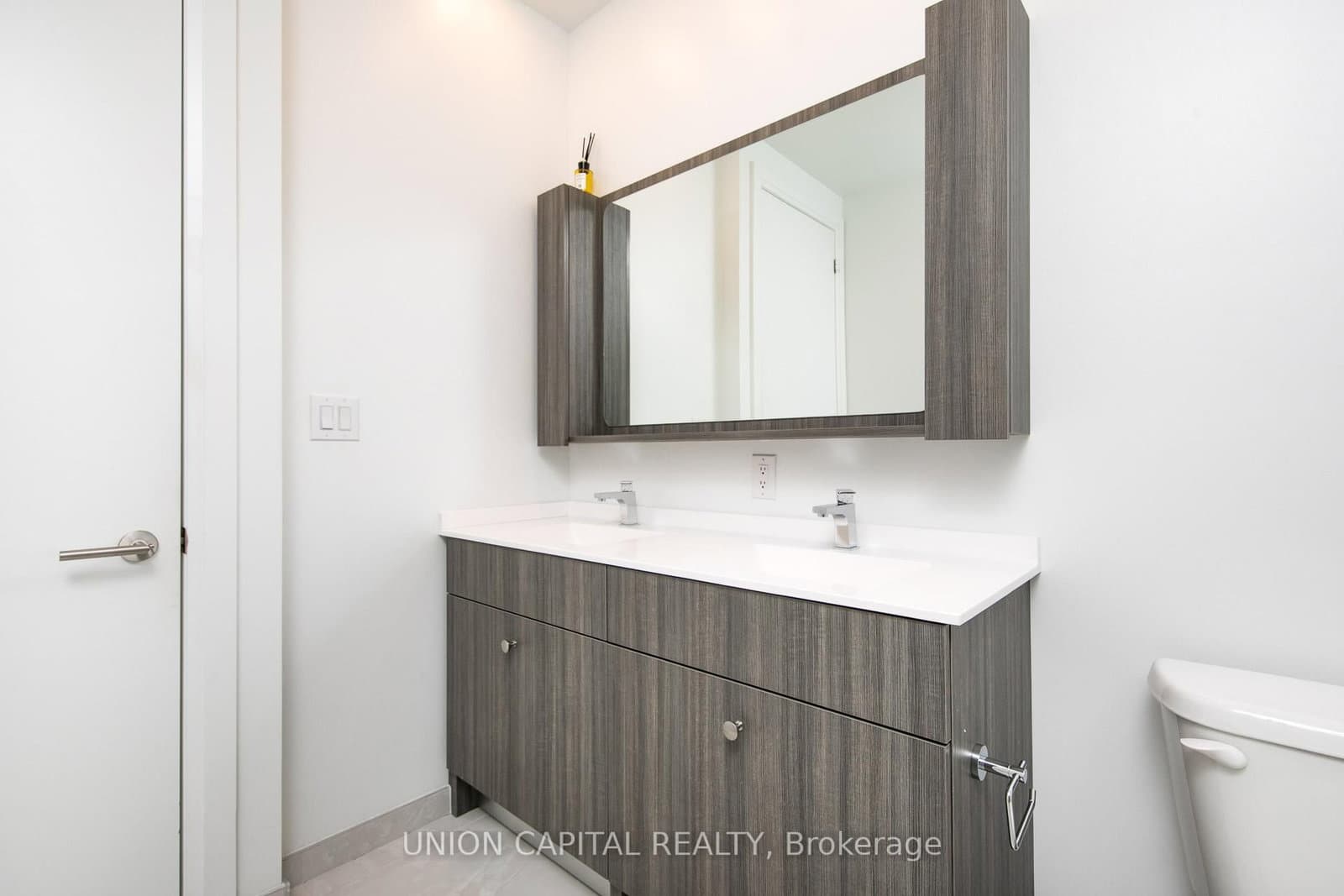 75 Canterbury Place, Unit PH206 thumbnail 15