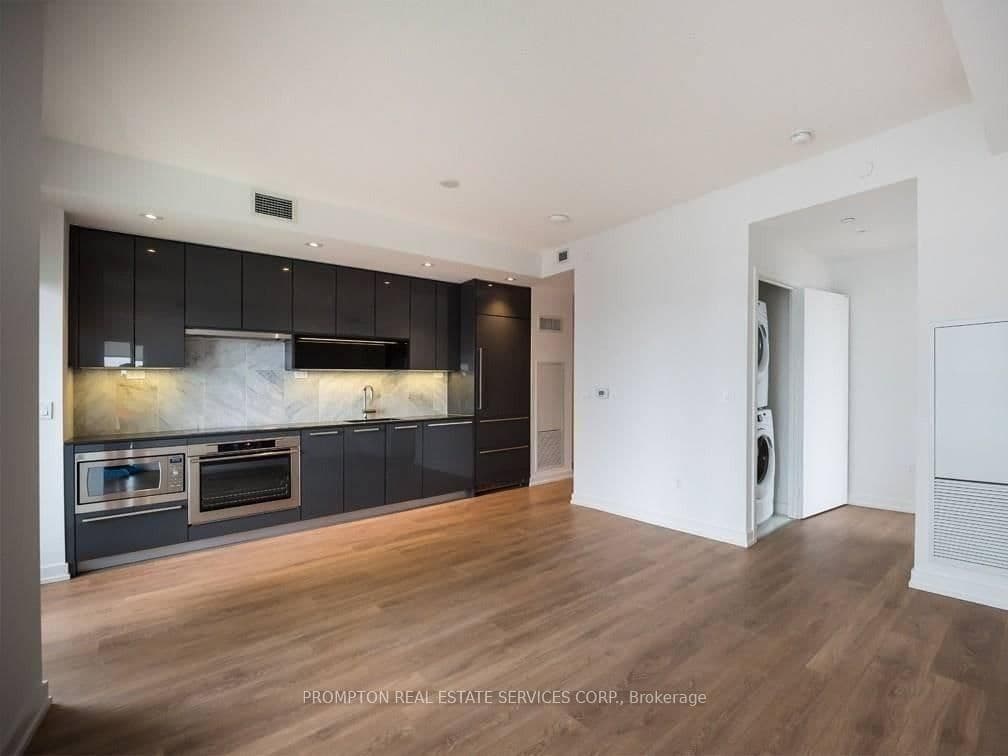 117 McMahon Drive, Unit 3303 thumbnail 4