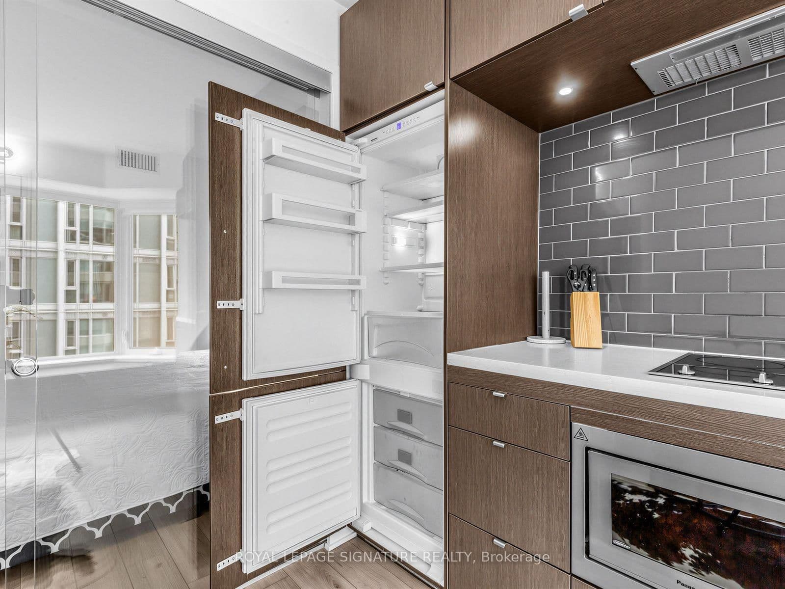 155 Yorkville Avenue, Unit 1110 thumbnail 14