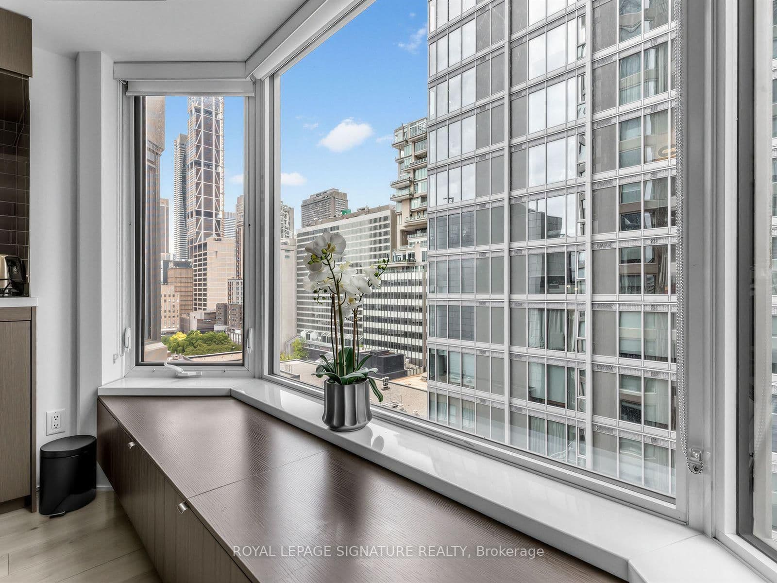 155 Yorkville Avenue, Unit 1110 thumbnail 16