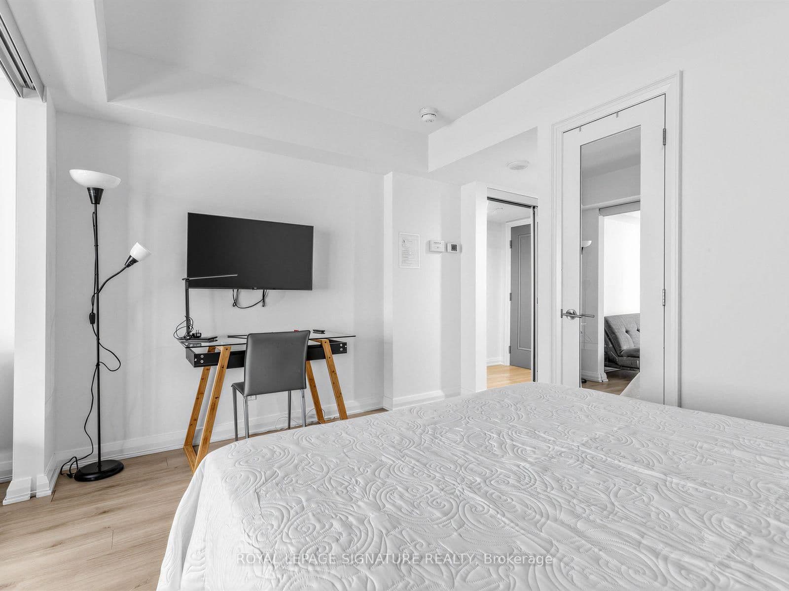 155 Yorkville Avenue, Unit 1110 thumbnail 18
