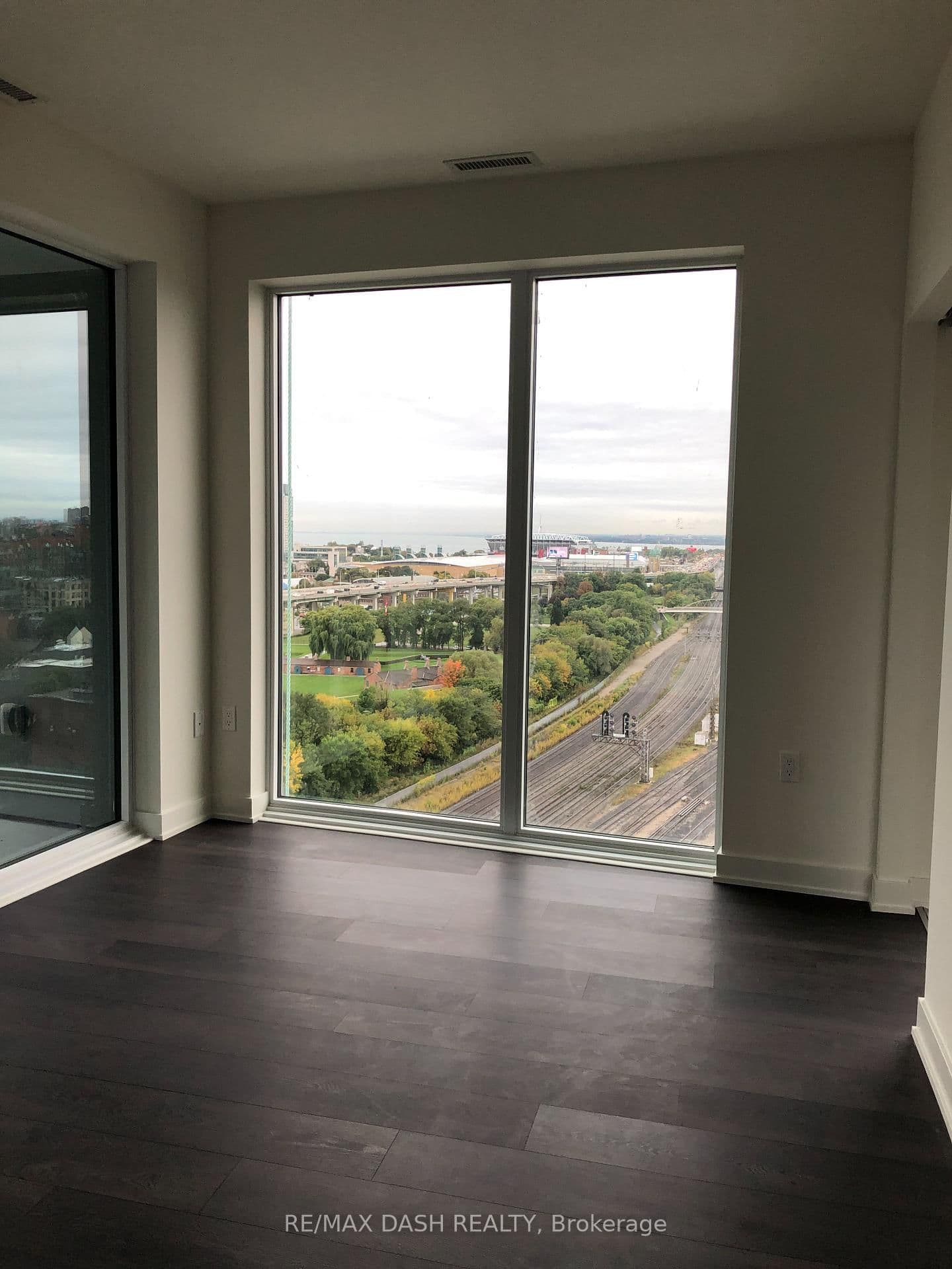 27 Bathurst Street, Unit 1504W thumbnail 13