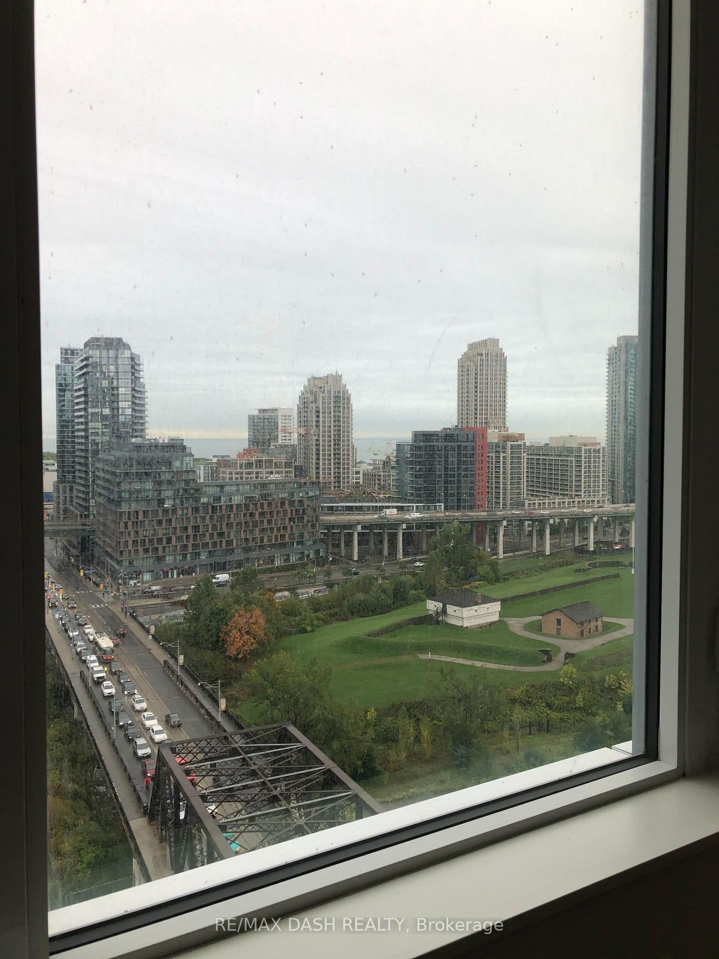 27 Bathurst Street, Unit 1504W thumbnail 18