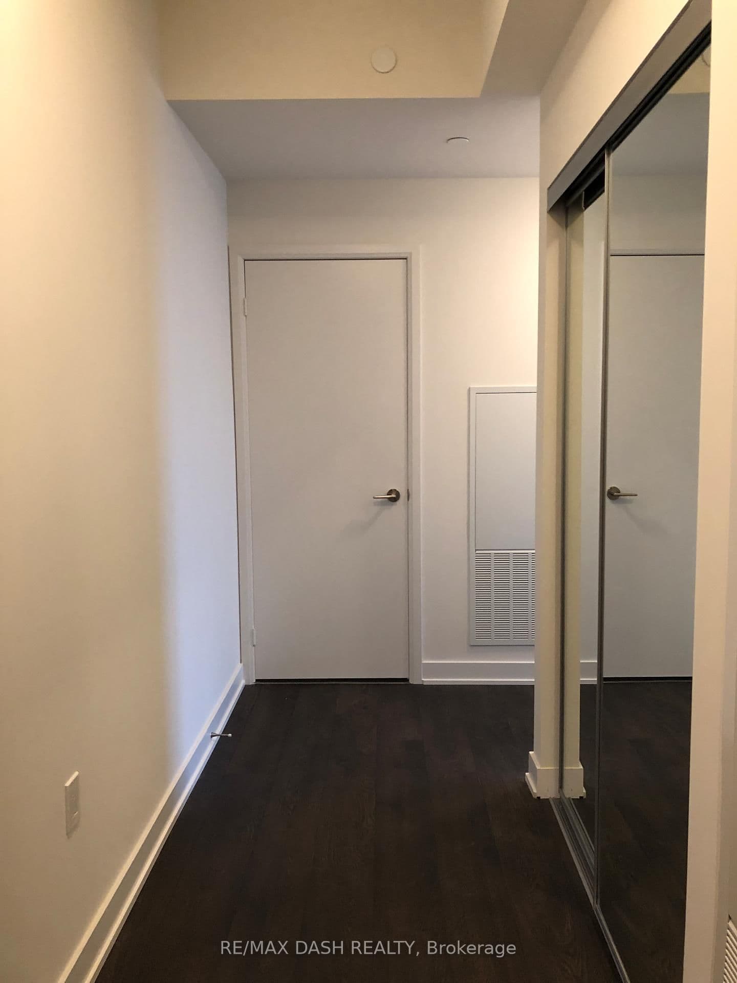 27 Bathurst Street, Unit 1504W thumbnail 2