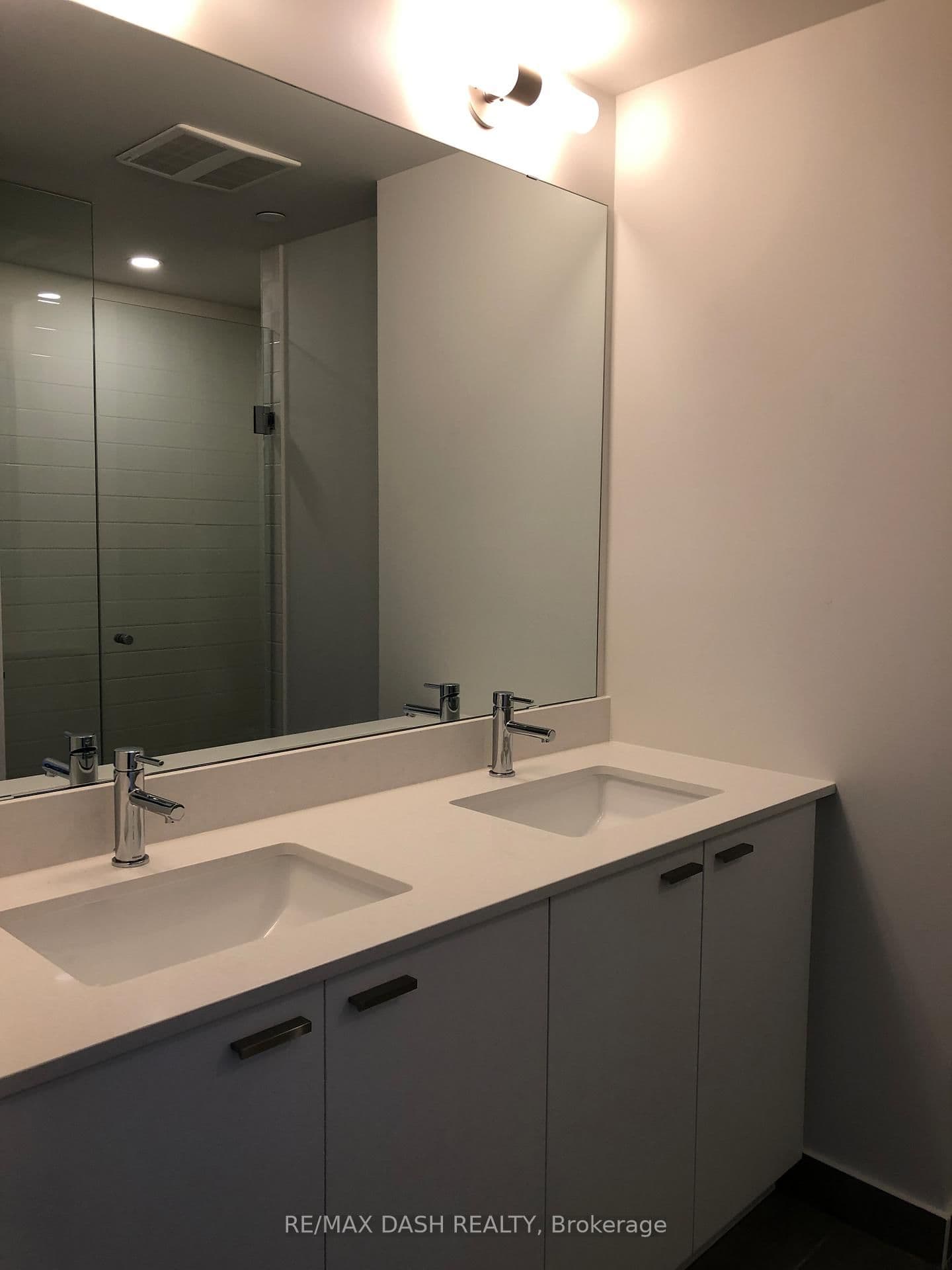 27 Bathurst Street, Unit 1504W thumbnail 21