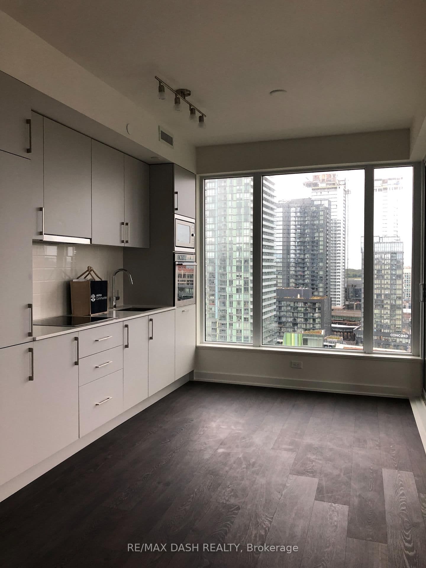 27 Bathurst Street, Unit 1504W thumbnail 3