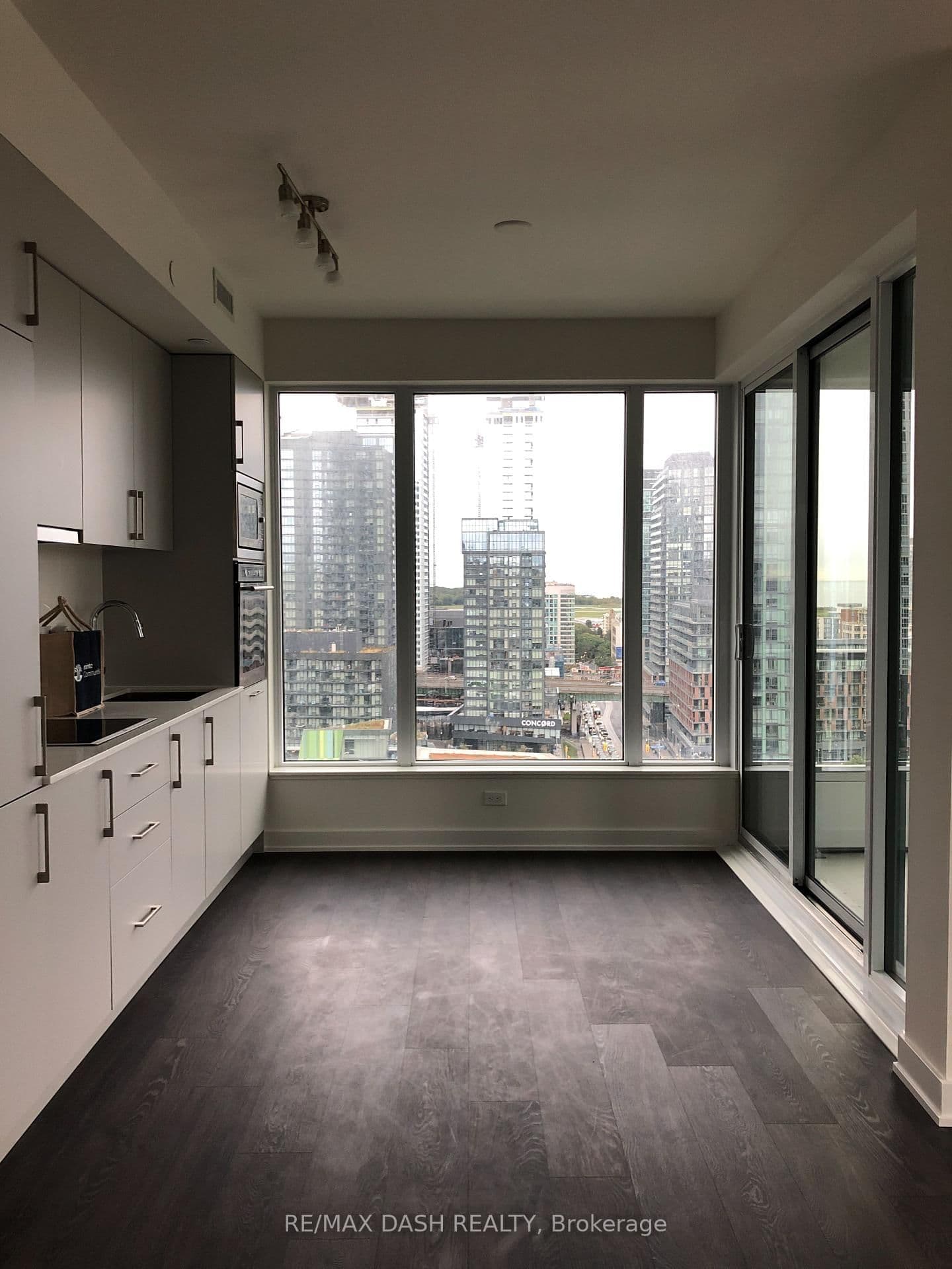 27 Bathurst Street, Unit 1504W thumbnail 4