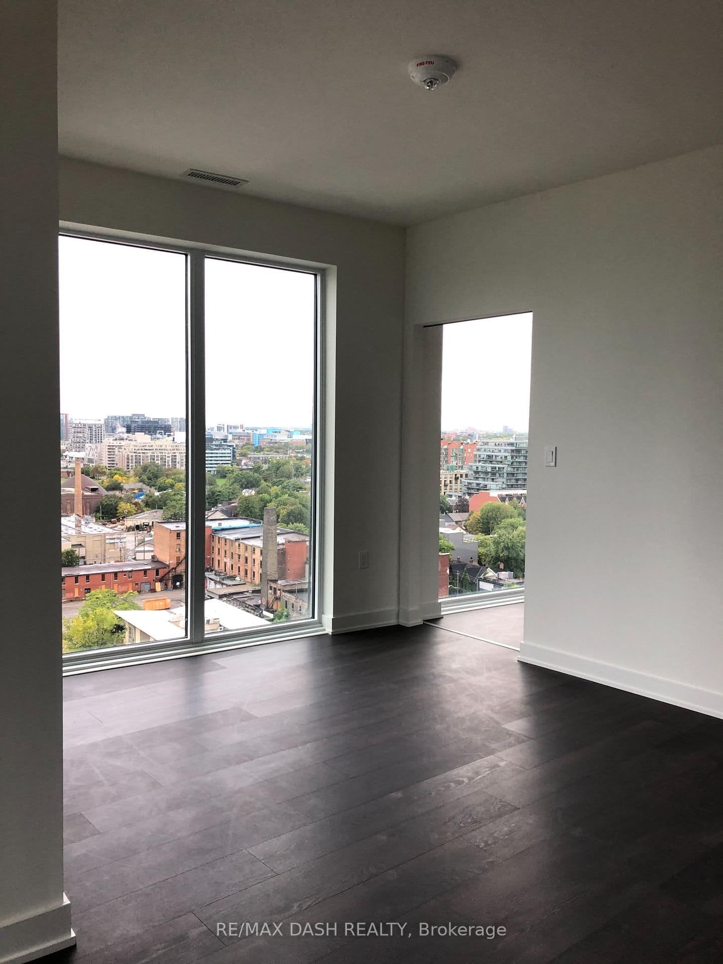 27 Bathurst Street, Unit 1504W thumbnail 7