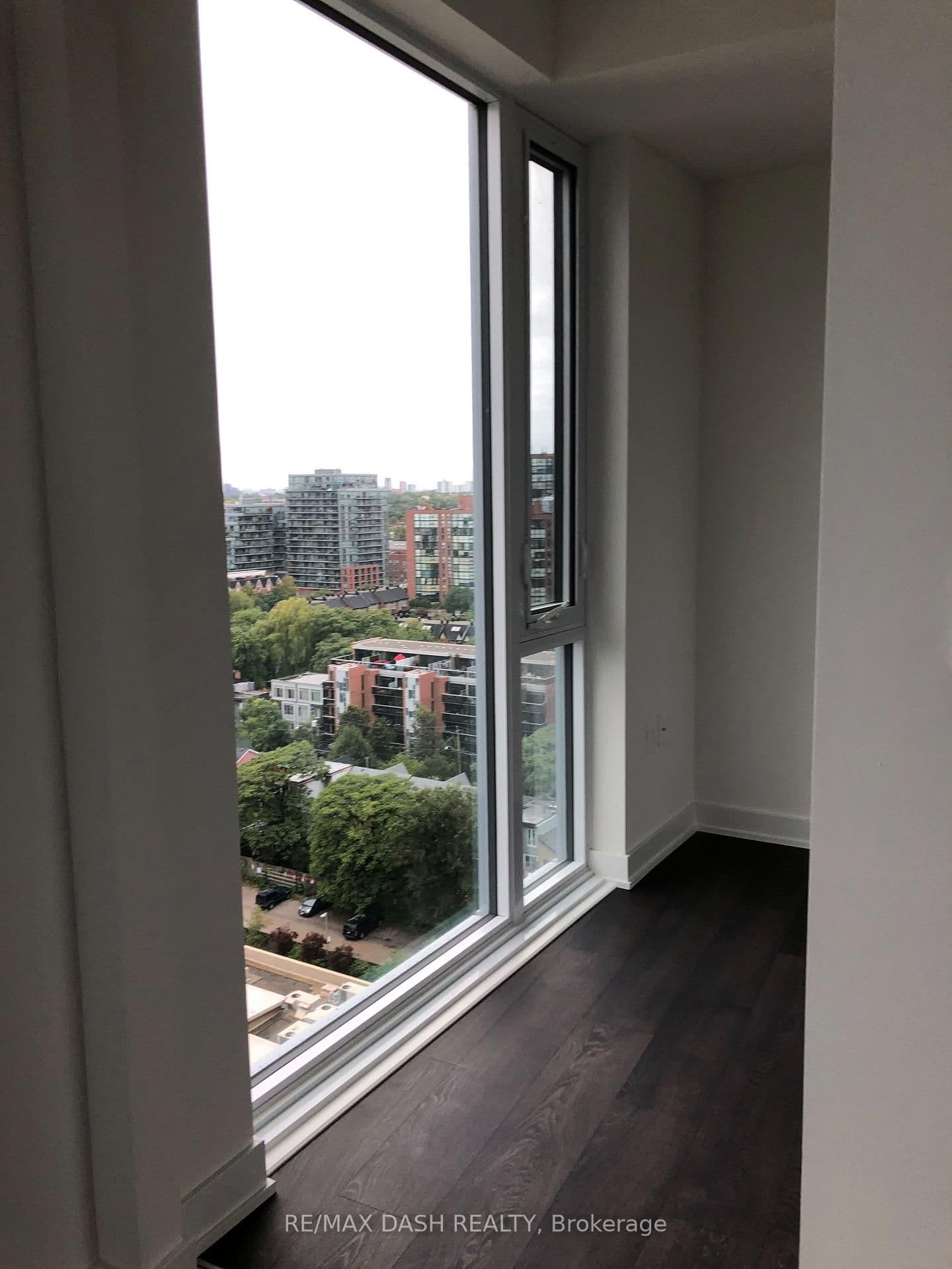 27 Bathurst Street, Unit 1504W thumbnail 8