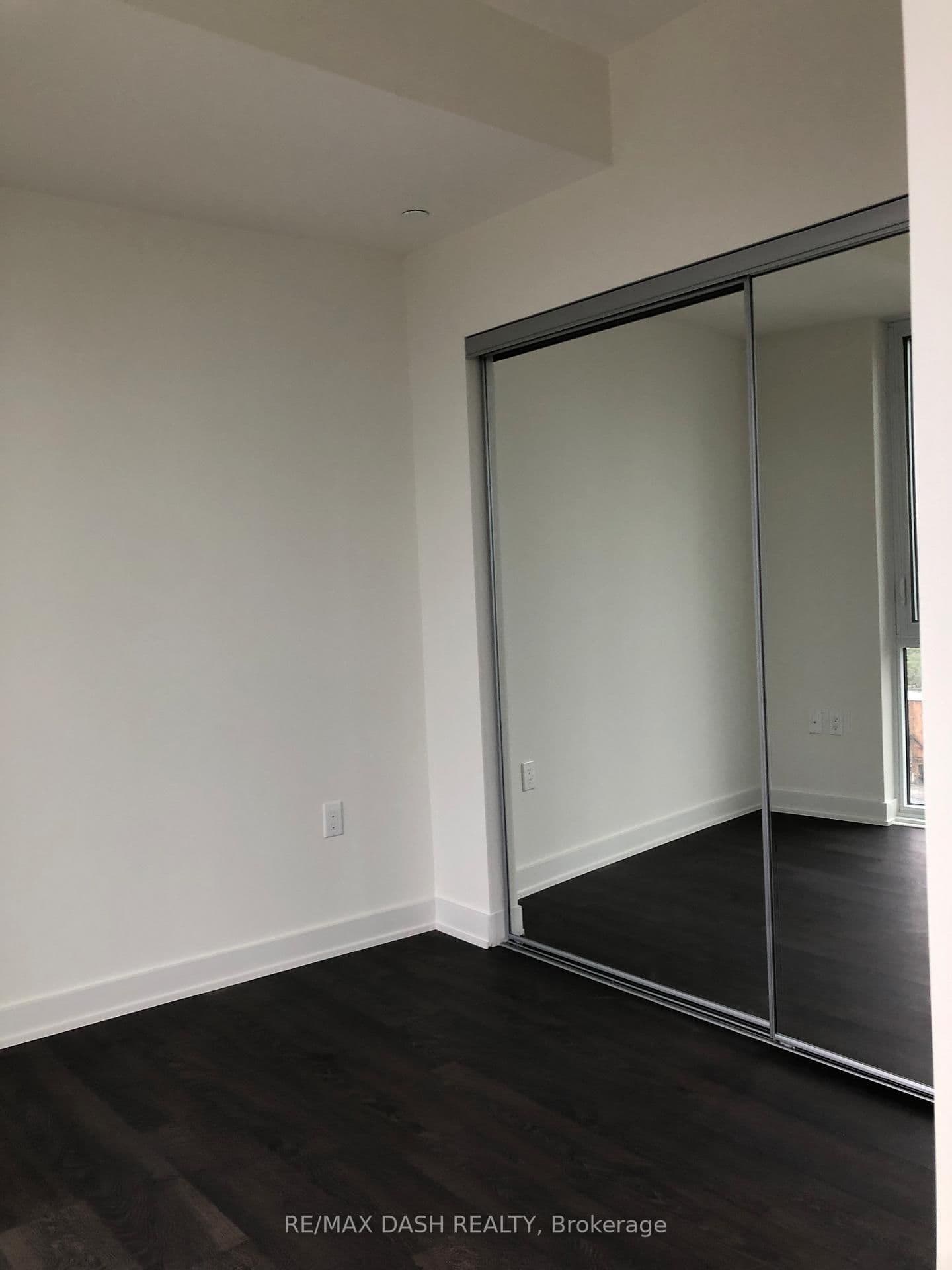 27 Bathurst Street, Unit 1504W thumbnail 9