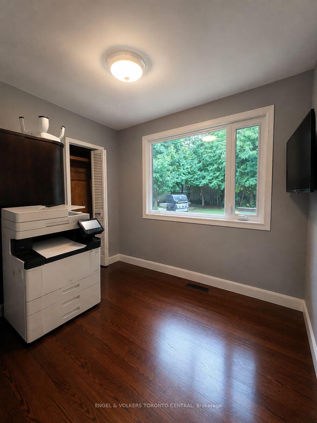 2424 Bayview Avenue thumbnail 17