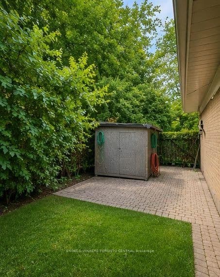 2424 Bayview Avenue thumbnail 24