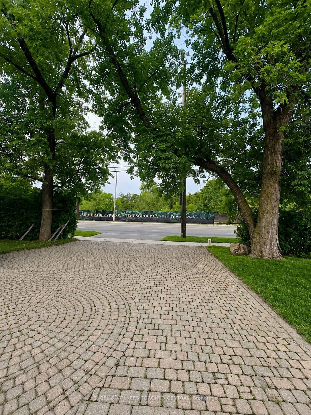 2424 Bayview Avenue thumbnail 3