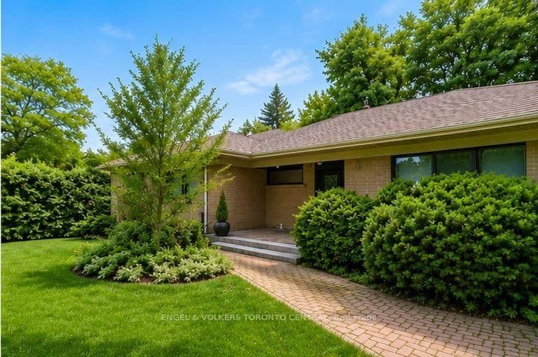 2424 Bayview Avenue thumbnail 5