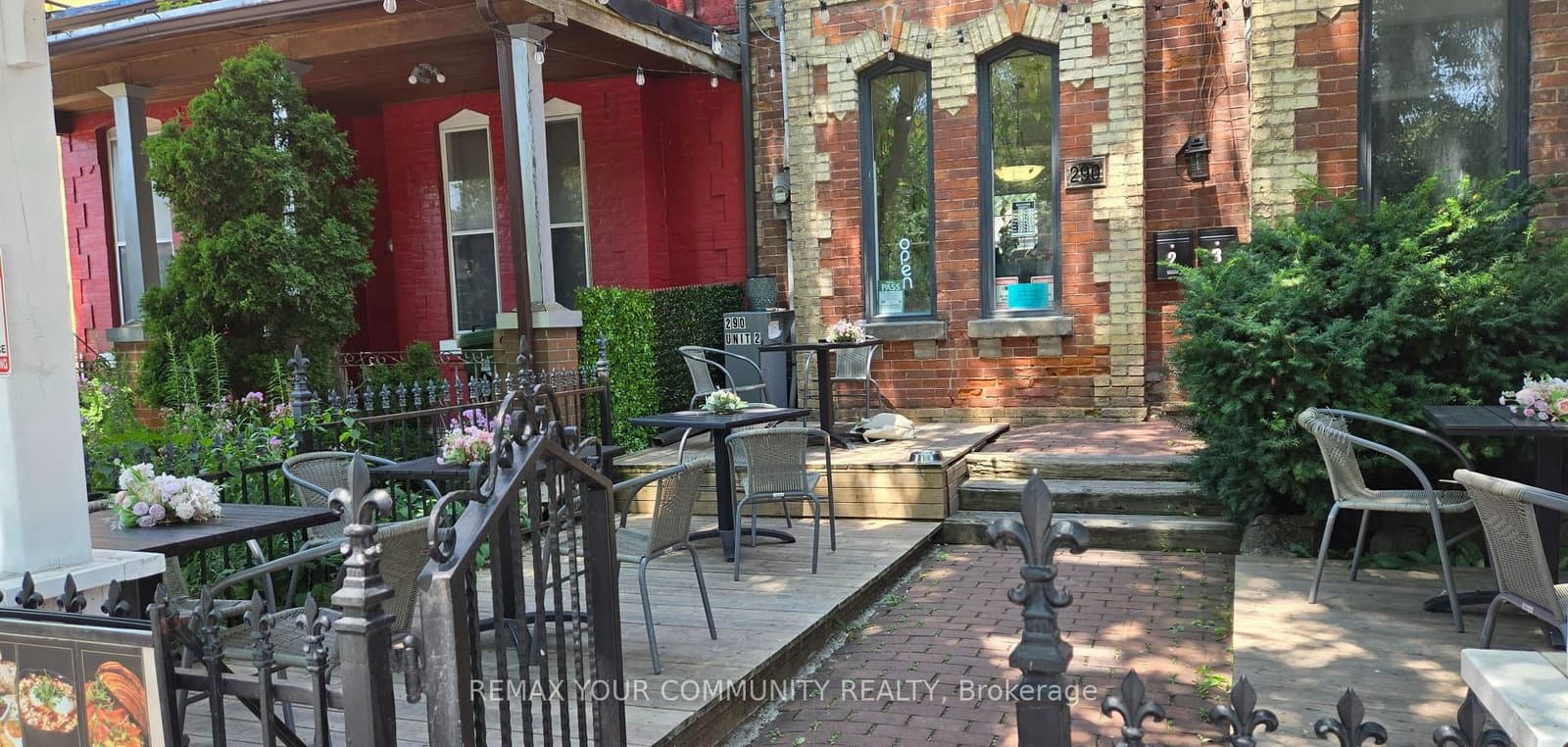 290 Gerrard Street E thumbnail 4