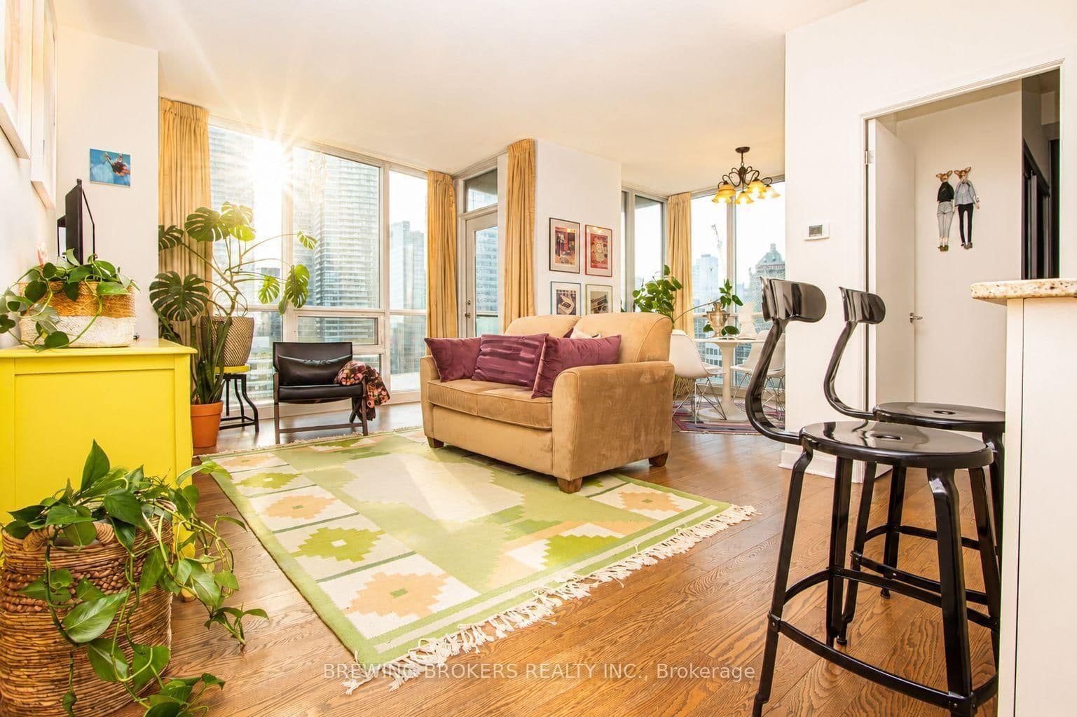 18 Harbour Street, Unit 1702 thumbnail 2