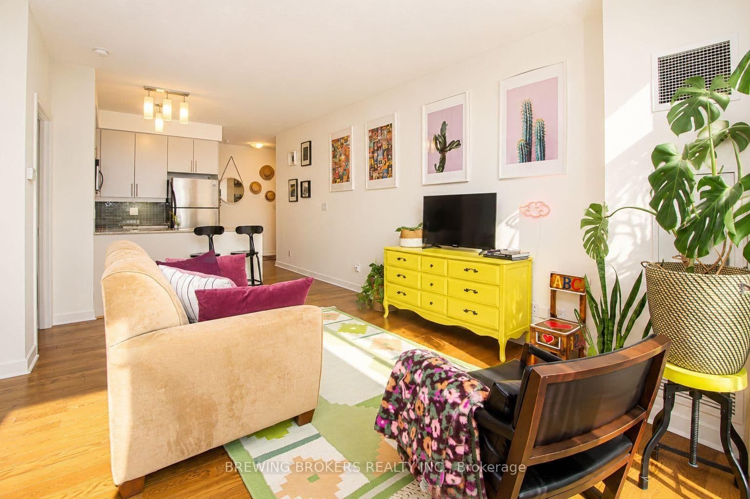 18 Harbour Street, Unit 1702 thumbnail 4