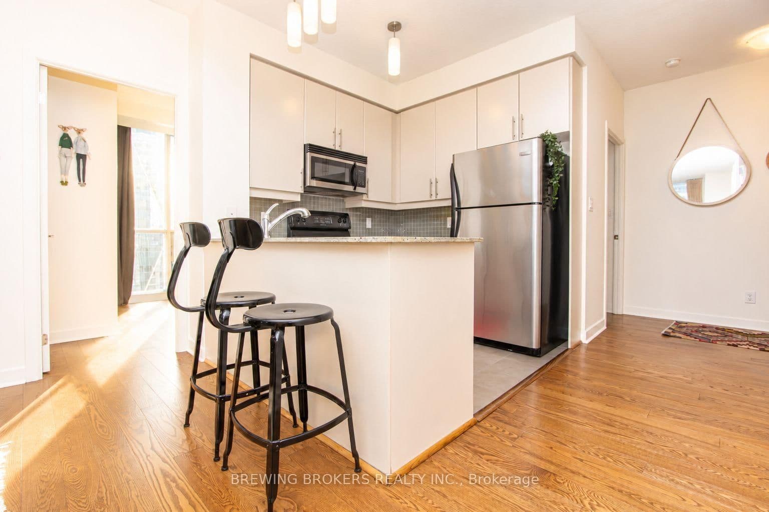 18 Harbour Street, Unit 1702 thumbnail 7