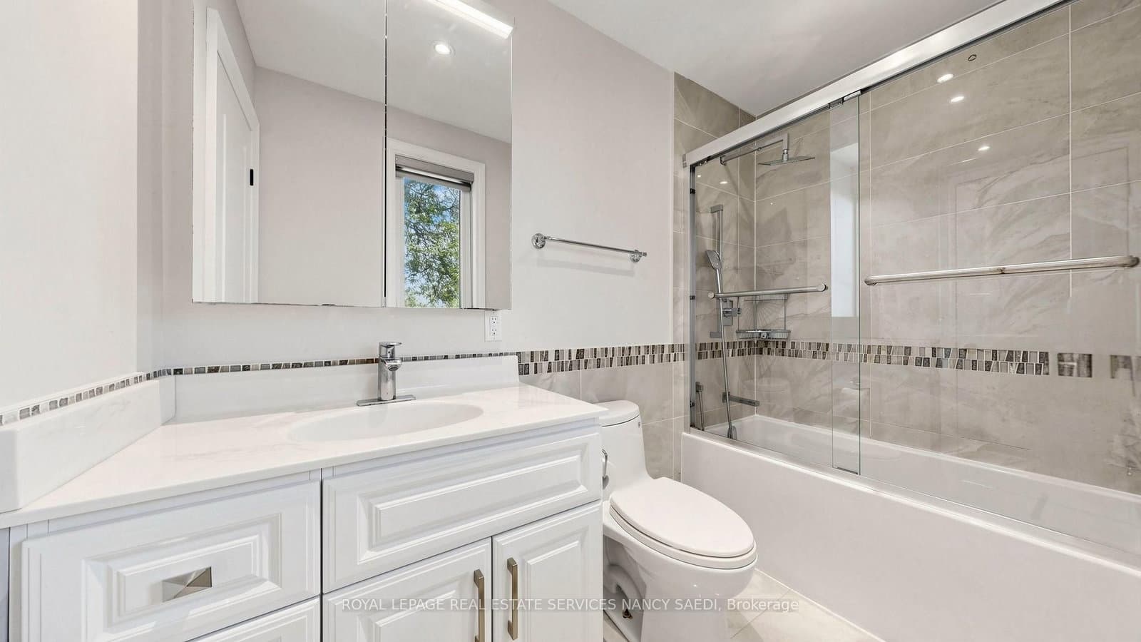 136 Denlow Boulevard thumbnail 38