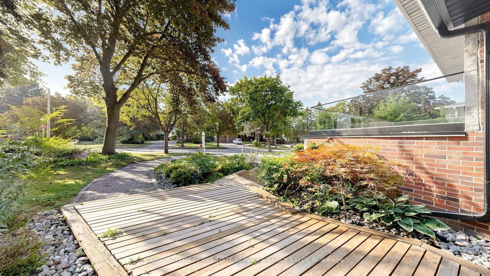 136 Denlow Boulevard thumbnail 50