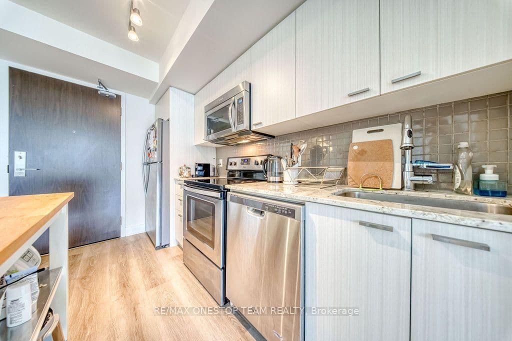 88 Sheppard Avenue E, Unit 811 thumbnail 11