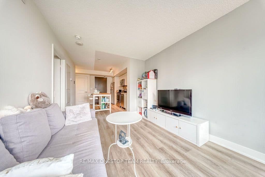 88 Sheppard Avenue E, Unit 811 thumbnail 16