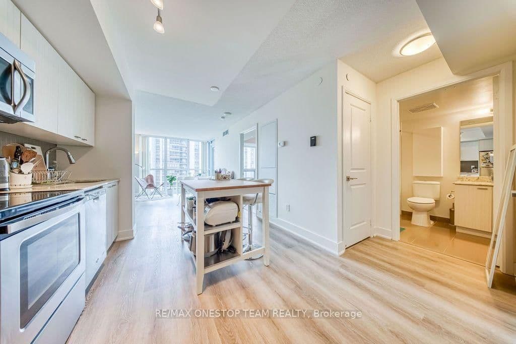 88 Sheppard Avenue E, Unit 811 thumbnail 4