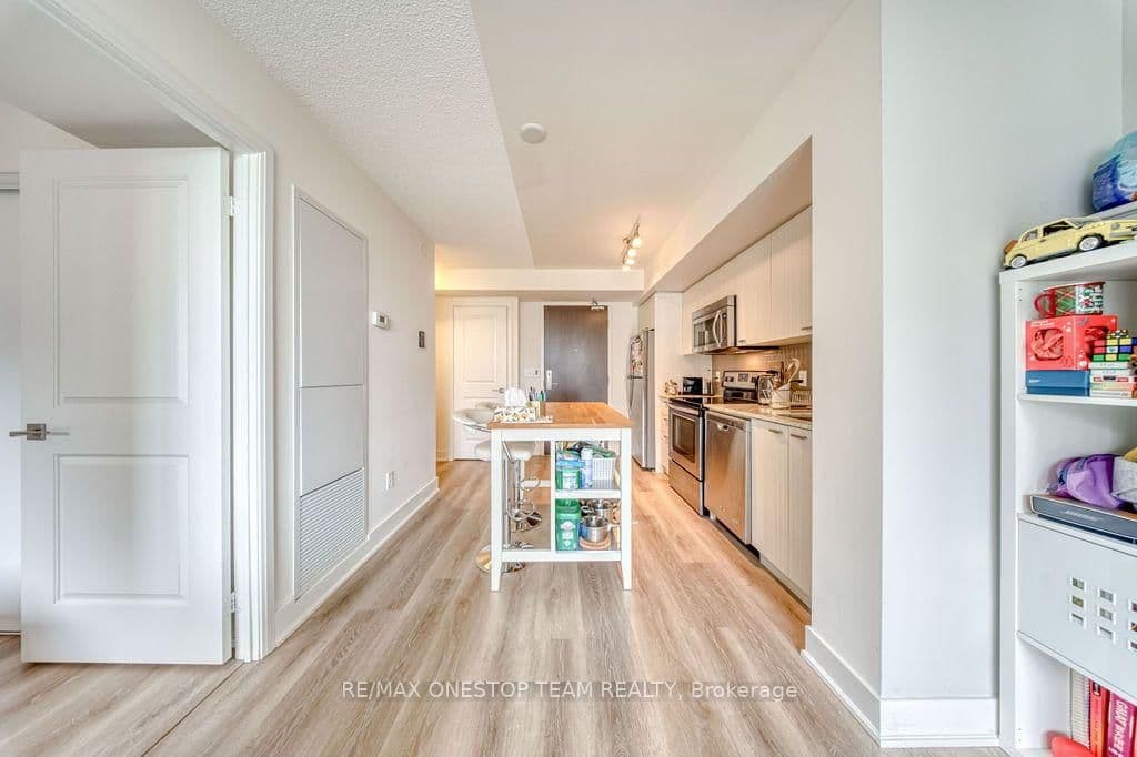 88 Sheppard Avenue E, Unit 811 thumbnail 8