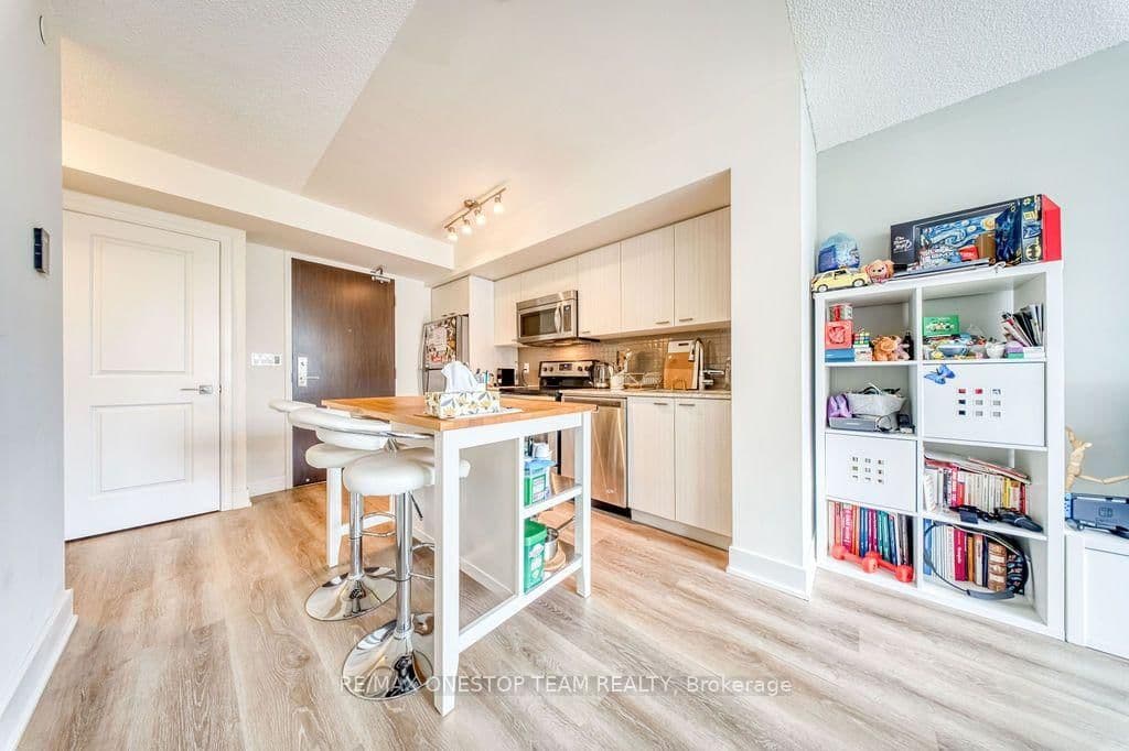 88 Sheppard Avenue E, Unit 811 thumbnail 9