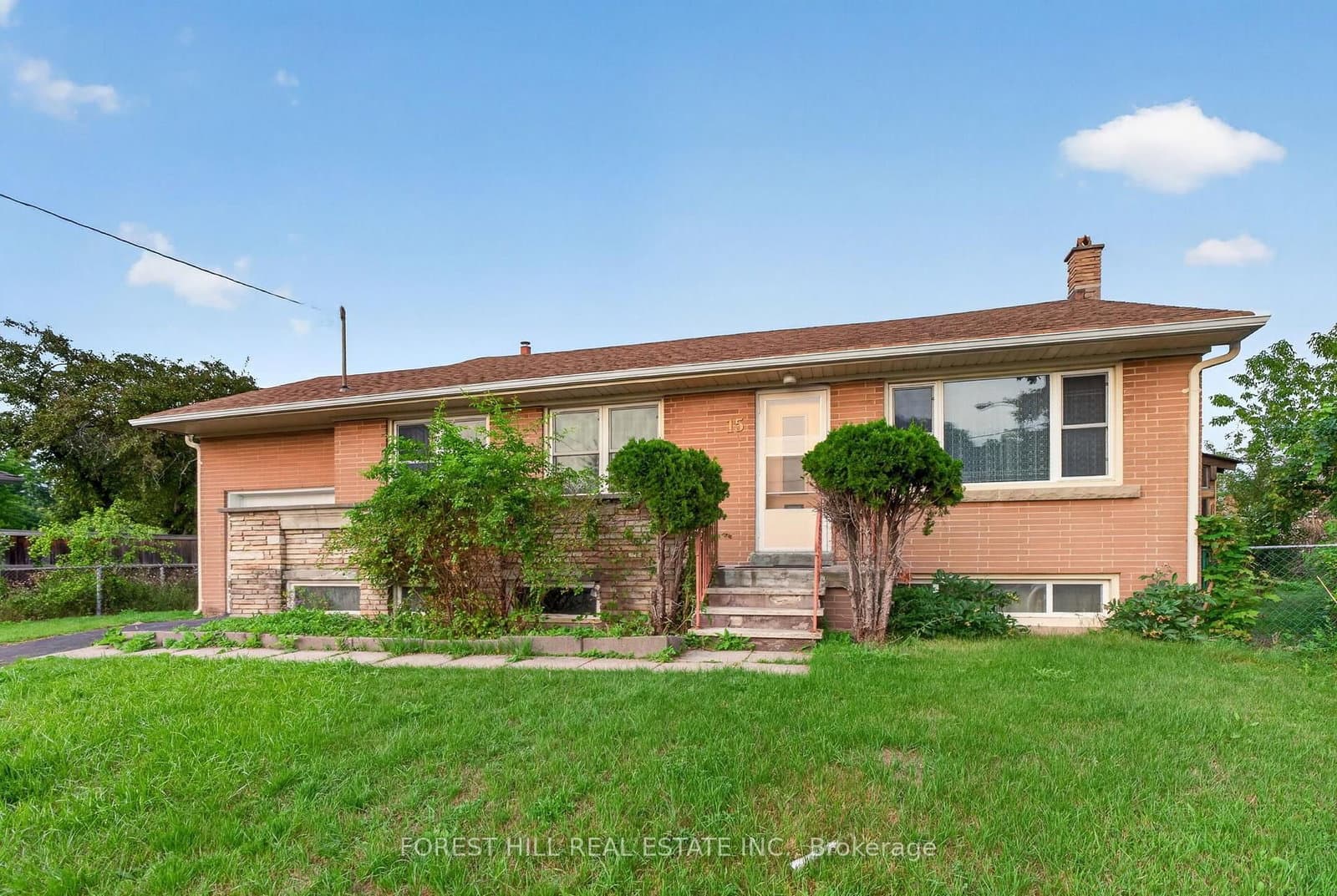 15 Robson Place - Image 1