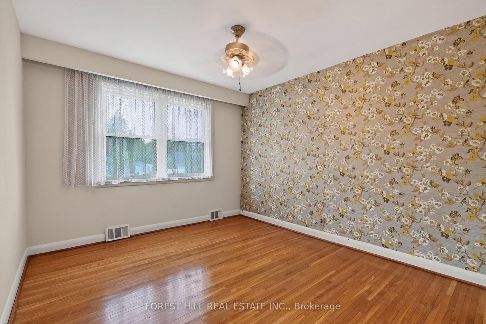 15 Robson Place thumbnail 10