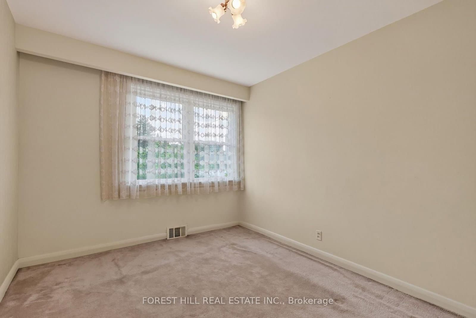 15 Robson Place thumbnail 16