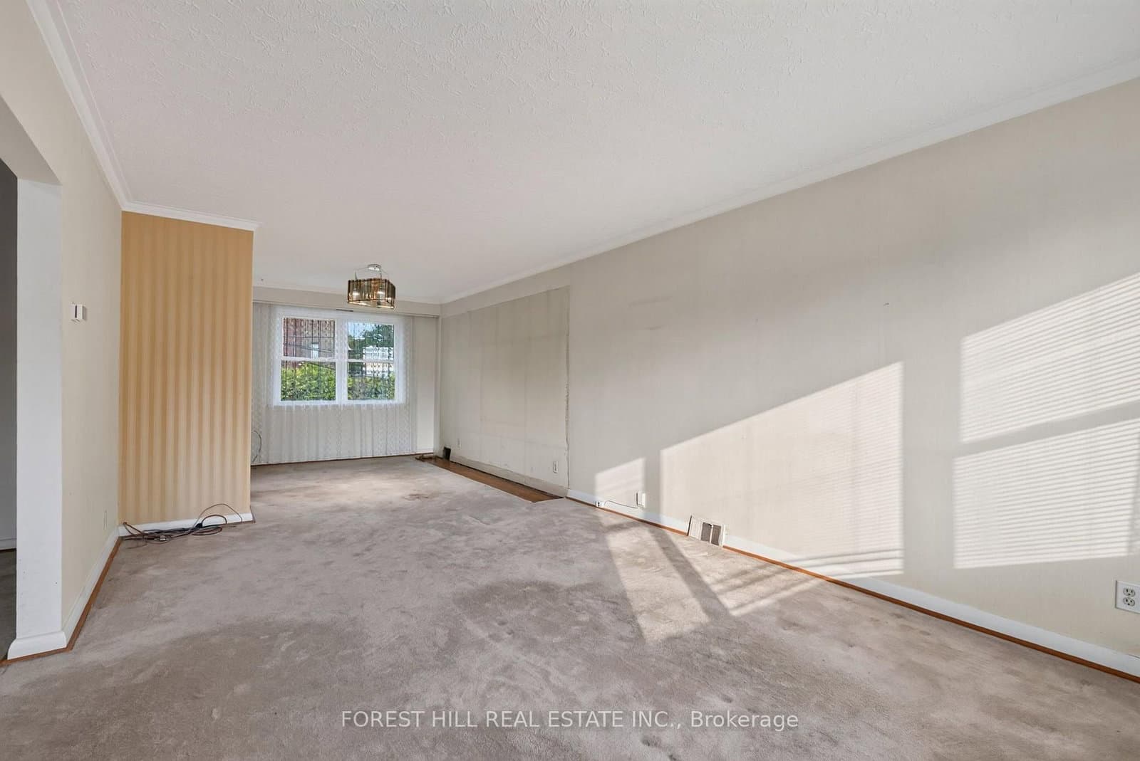 15 Robson Place thumbnail 3