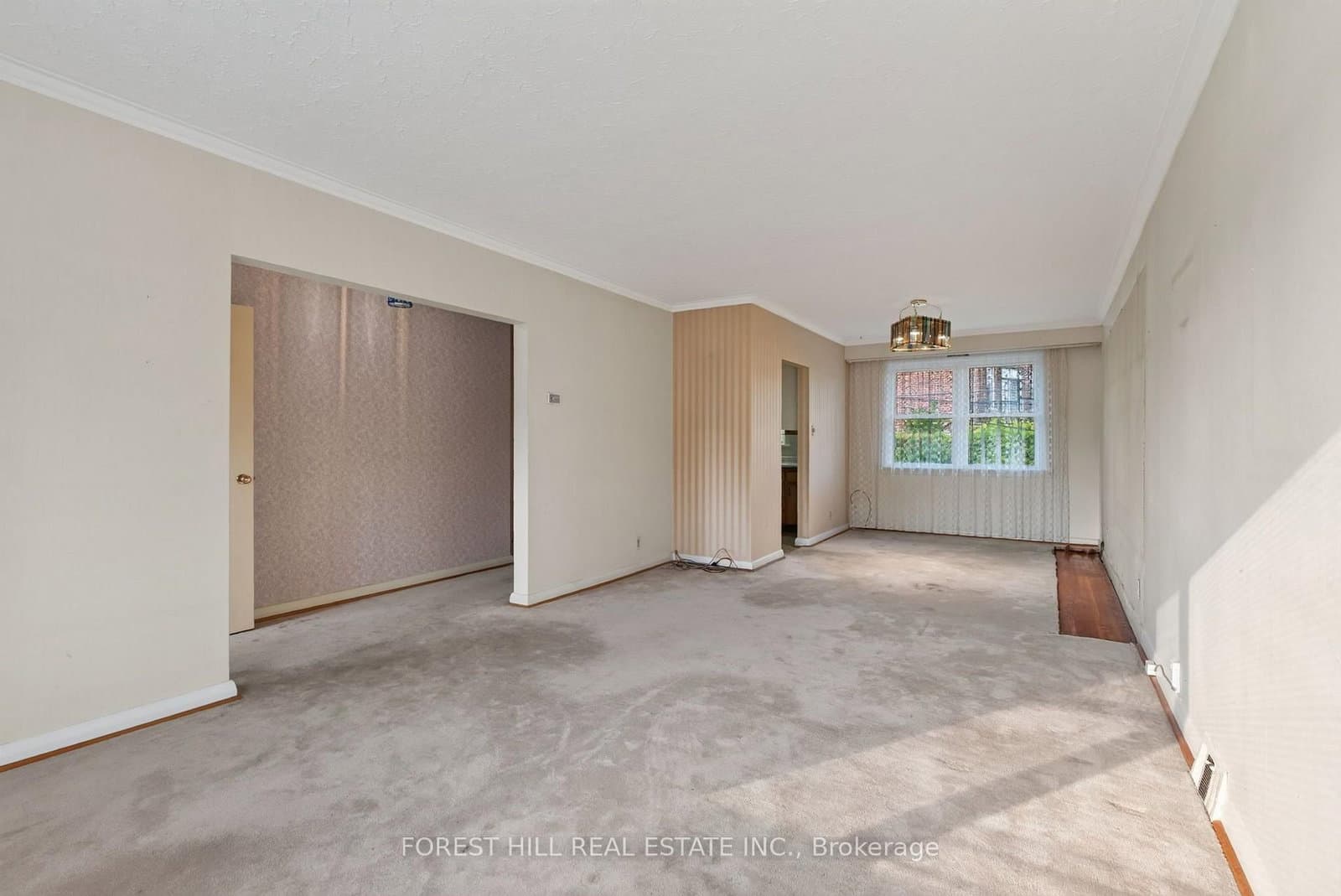 15 Robson Place thumbnail 4