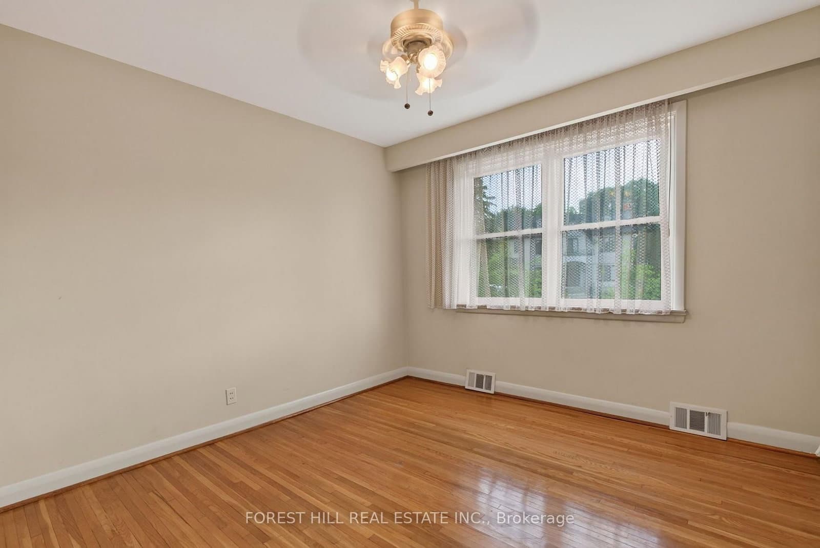 15 Robson Place thumbnail 9