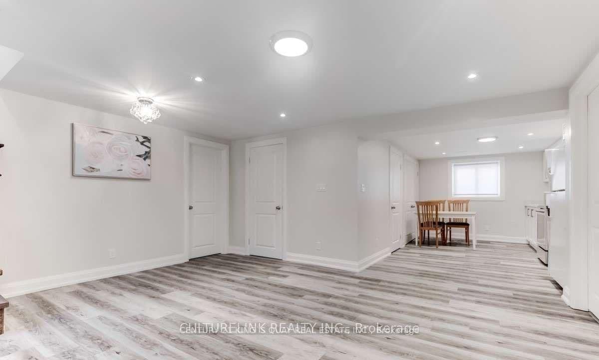 11 Bowhill Crescent, Unit Lower thumbnail 2