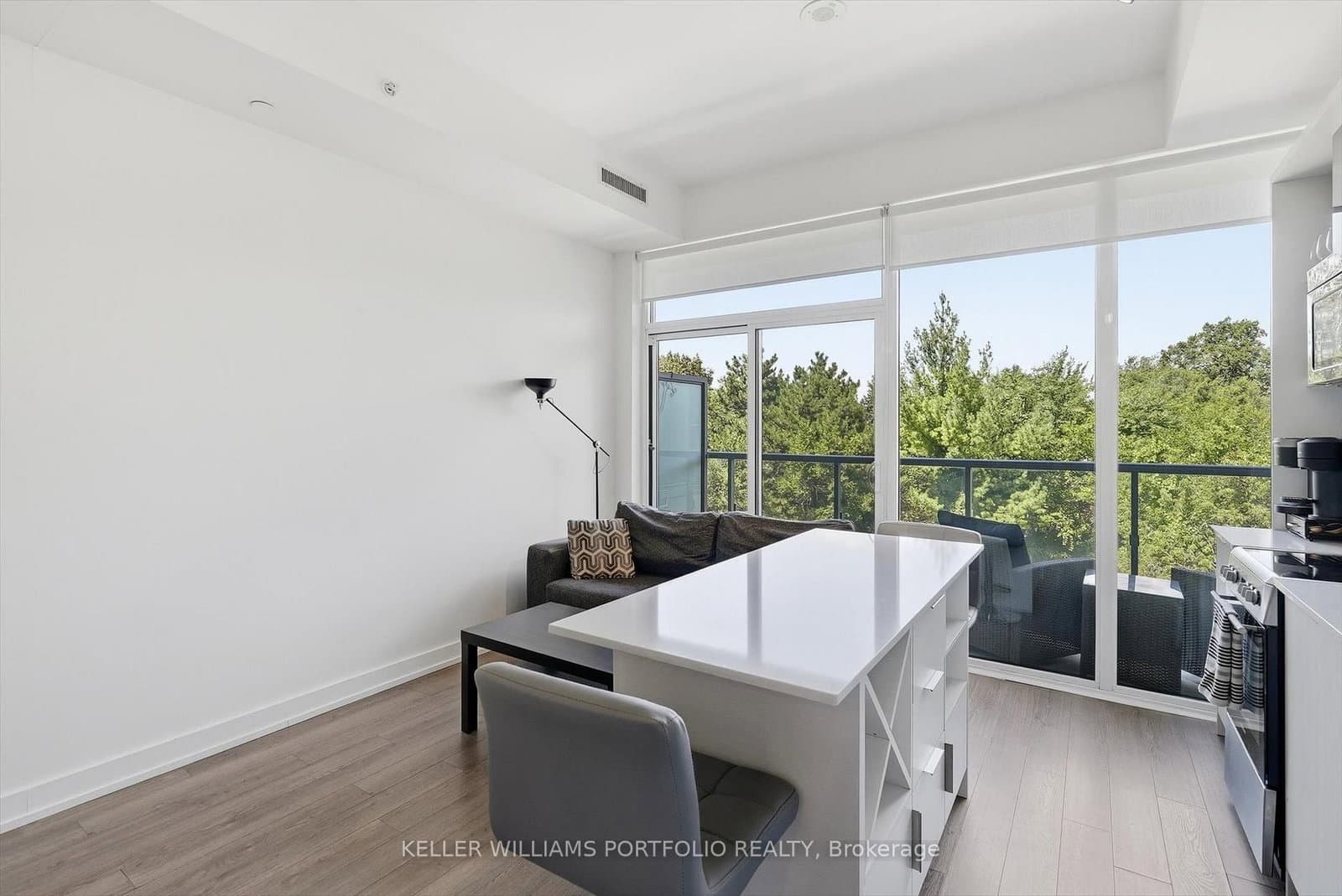 6 Parkwood Avenue, Unit 516 thumbnail 16